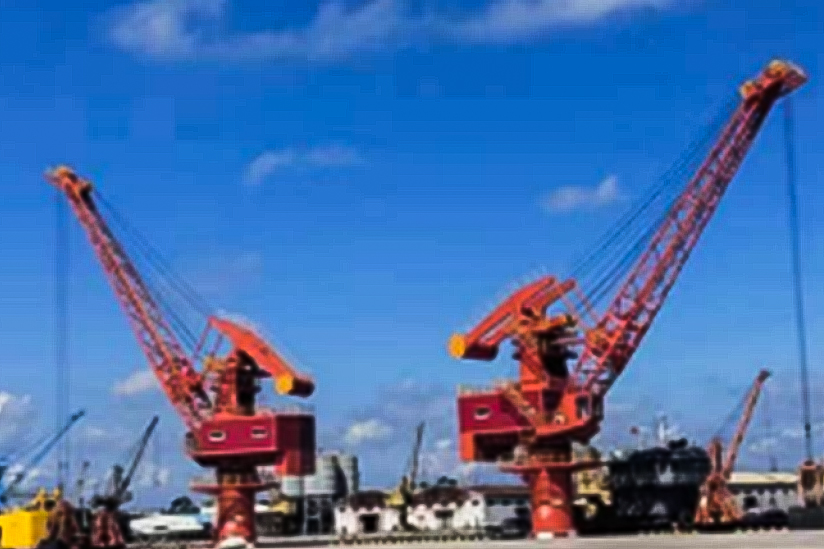 固定式带载变幅起重机